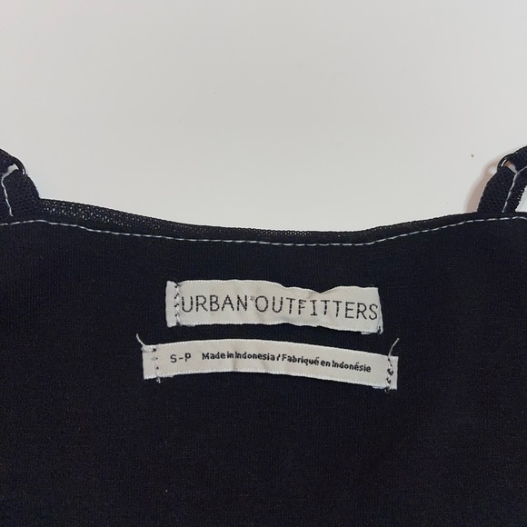 UO black mesh top with white trim - Picture 4 of 4